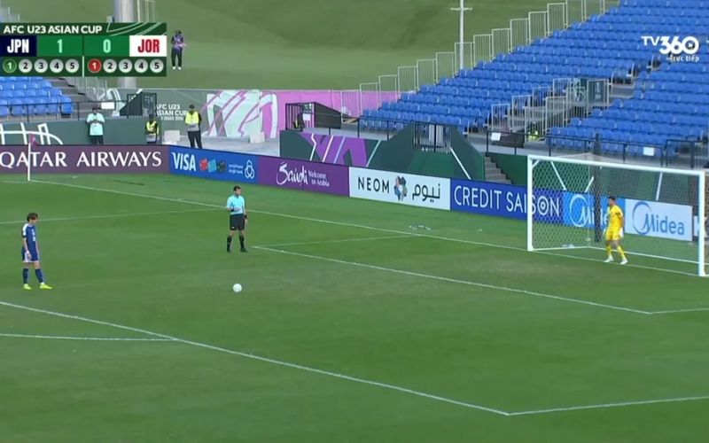 Cầu thủ thực hiện đá phạt luân lưu theo luật FIFA