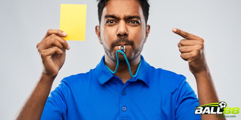 Tại các giải vô địch quốc gia thì 5 thẻ vàng mới bị treo giò